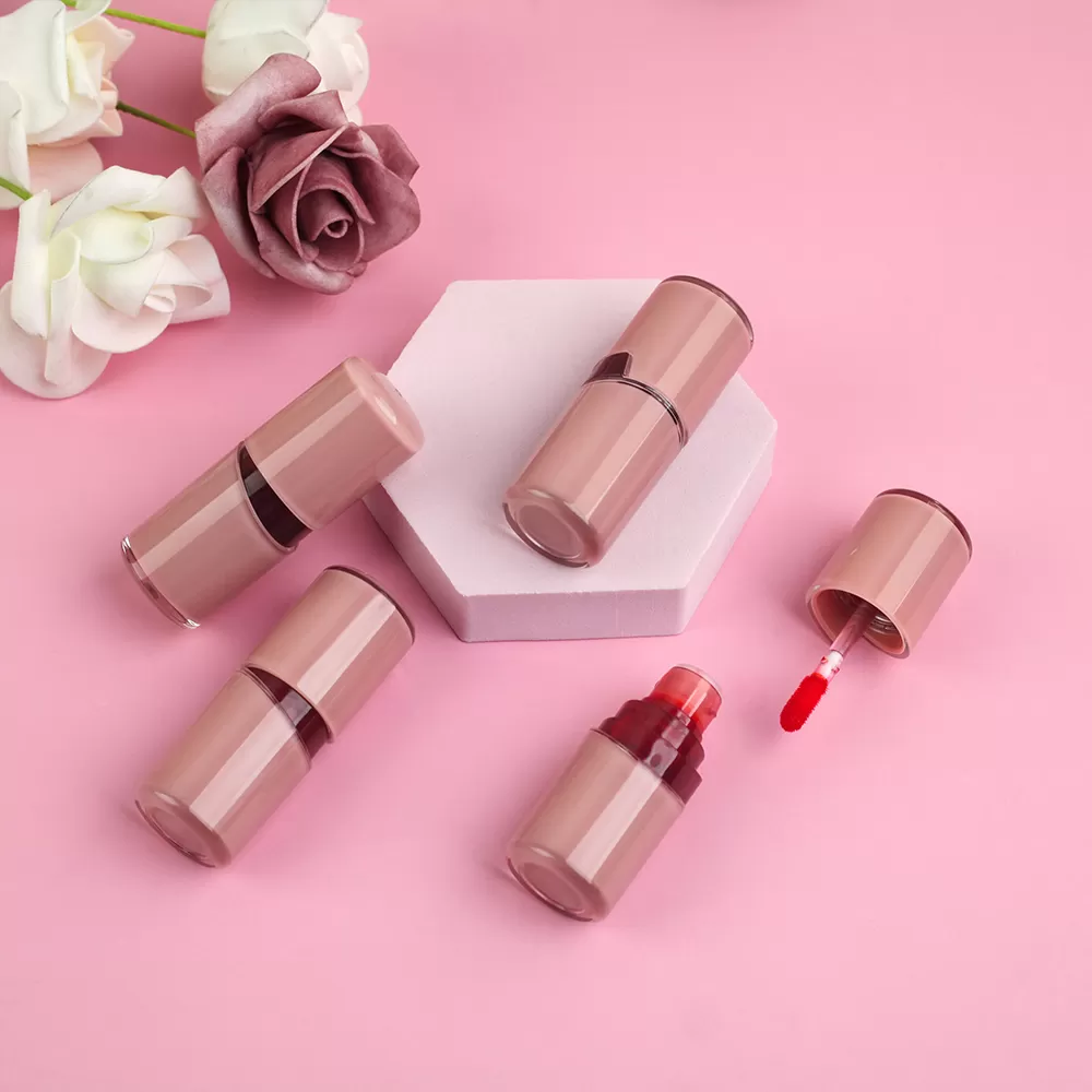 Hydrating lip gloss